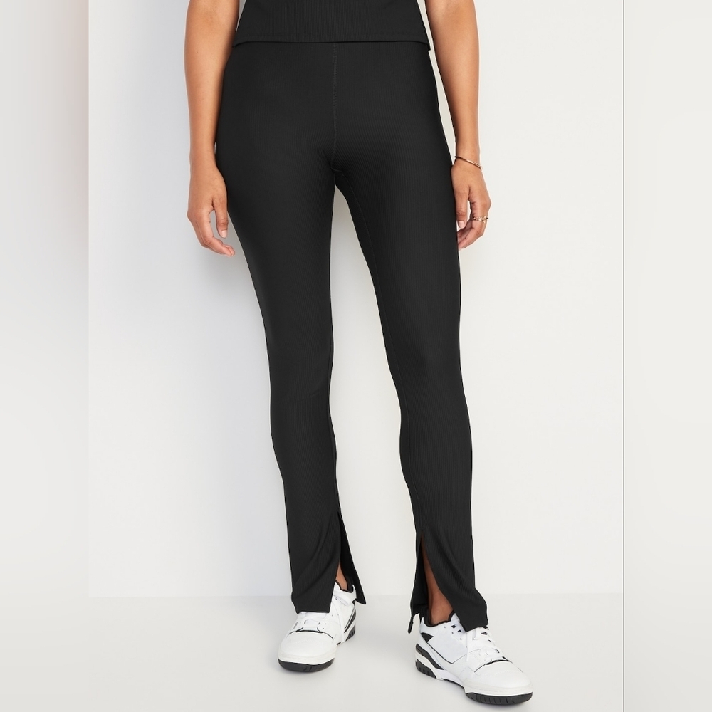 ⭐️40% Off⭐️ Old Navy Extra High-Waisted PowerSoft Ribbed Flare Leggings
